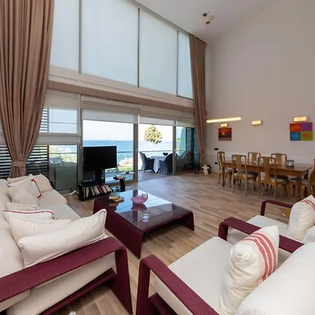 Regal With Shared Pool Near Beach In Bodrum Golturkbuku