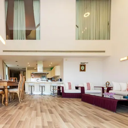 Villa Regal With Shared Pool Near Beach In Bodrum Golturkbuku